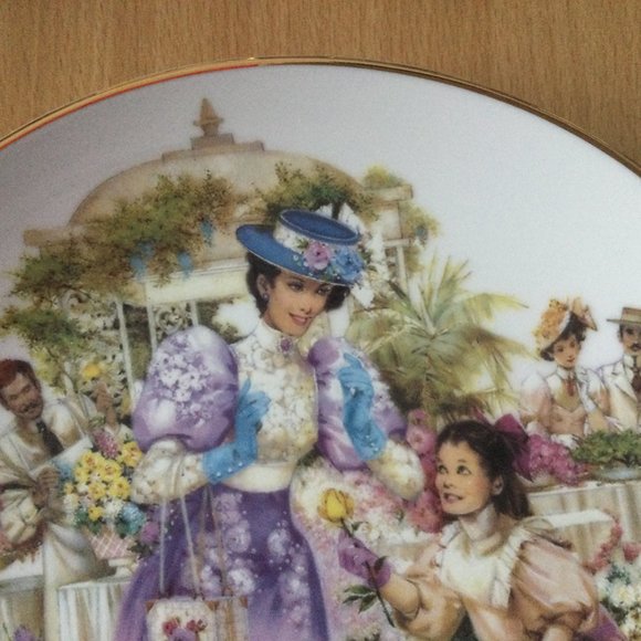 AVON president's club award collector plates "A Perfect Bouquet" 2001-2002 8.5" - Picture 2 of 6